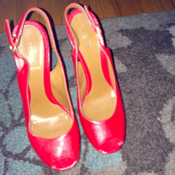 Red fendi heels - Picture 3 of 3